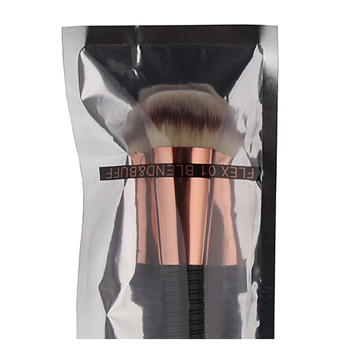 מברשת איפור דו צדדית - MAKEUP REVOLUTION Brush Flex 01 BLEND & BUFF – תמונה 3