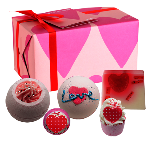 מארז אמבטיה מפנק Bomb Cosmetics Gift set of body care cosmetics You're So Cupid